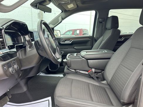 Used 2025 Chevrolet Silverado 1500 LT RWD image 12