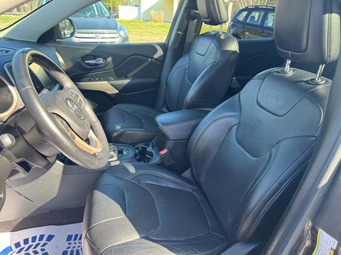 Used 2017 Jeep Cherokee Limited w/ Luxury Group AWD/4WD image 23