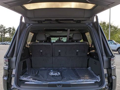 Used 2024 Jeep Grand Wagoneer Series III image 31