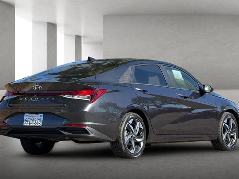 Used 2023 Hyundai Elantra SEL w/ Convenience Package FWD image 4
