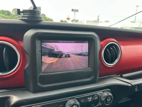 Used 2018 Jeep Wrangler Unlimited Rubicon AWD/4WD image 17