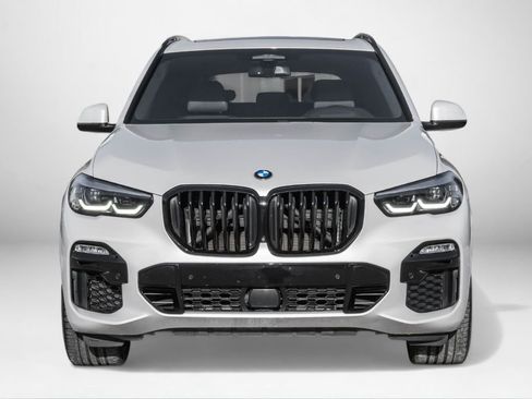 Used 2021 BMW X5 M50i image 3