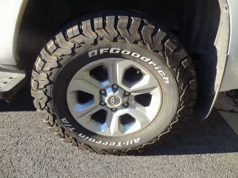 Used 2020 Toyota 4Runner SR5 Premium image 11