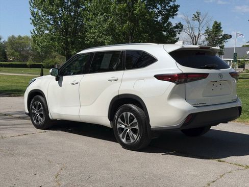 Used 2021 Toyota Highlander XLE AWD/4WD image 41