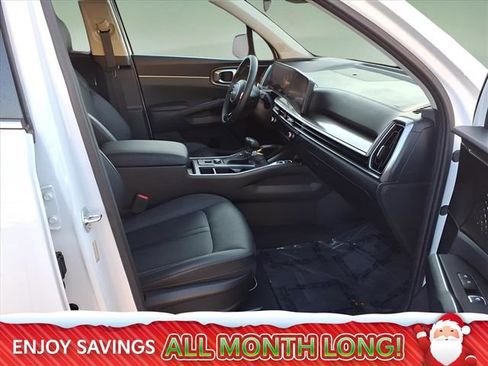 Used 2025 Kia Sorento S image 16