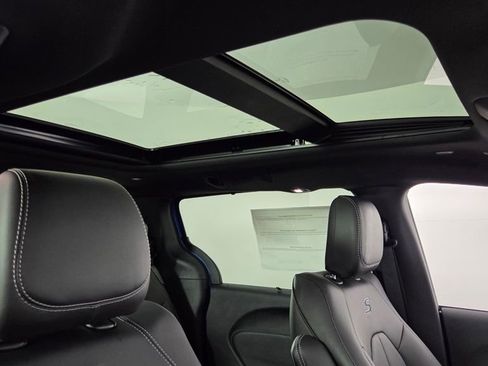 New 2026 Chrysler Pacifica Select image 39