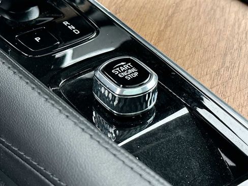 Used 2023 Volvo XC90 B5 Plus image 28