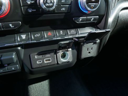 Used 2022 GMC Sierra 2500 SLT image 28