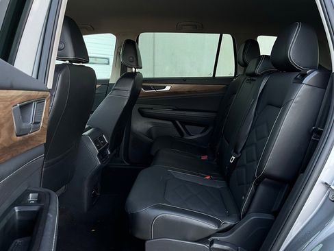 Used 2025 Volkswagen Atlas SE image 12