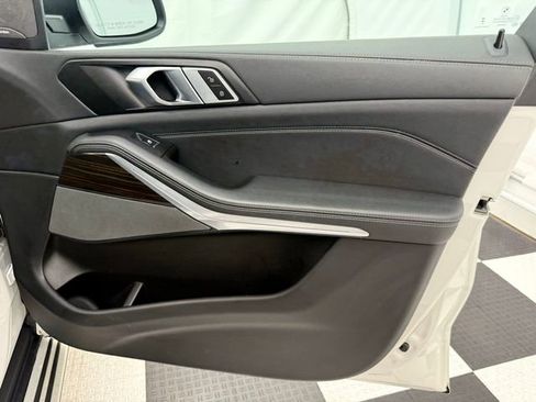 Used 2024 BMW X5 xDrive40i w/ Premium Package image 23