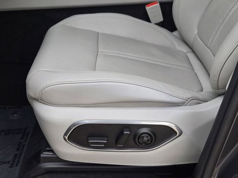 Used 2024 Jeep Wagoneer L Series II w/ Flexible Seating Group RWD image 26