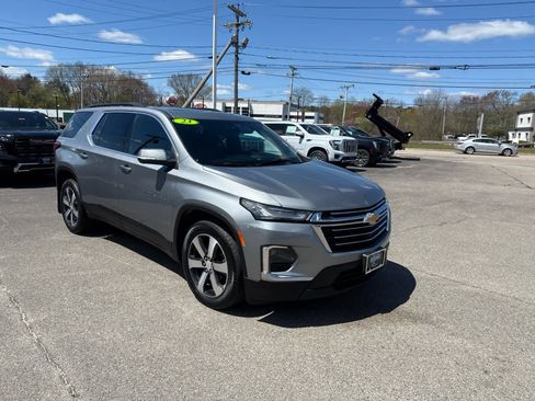 Used 2023 Chevrolet Traverse LT w/ LT Premium Package AWD/4WD image 7