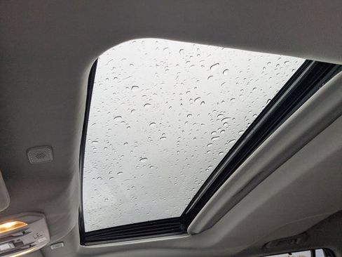 Used 2023 Toyota Highlander XLE image 17