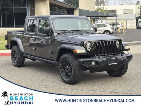 Used 2022 Jeep Gladiator Sport image 1