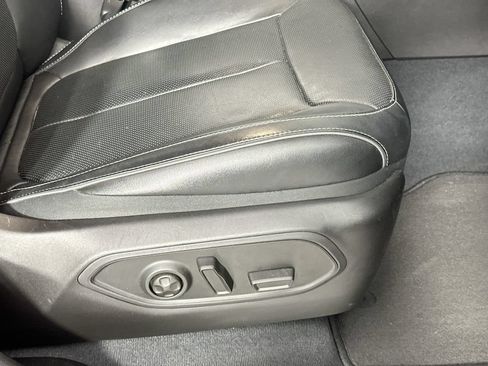 Used 2022 Jeep Grand Cherokee Overland AWD/4WD image 21