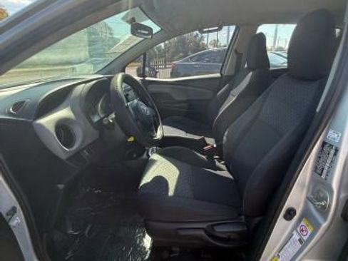 Used 2015 Toyota Yaris L image 13