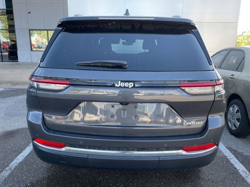 Used 2024 Jeep Grand Cherokee Laredo image 8