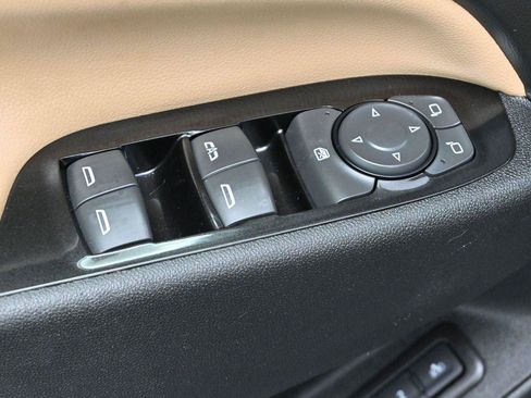 Used 2022 Chevrolet Equinox Premier FWD image 13