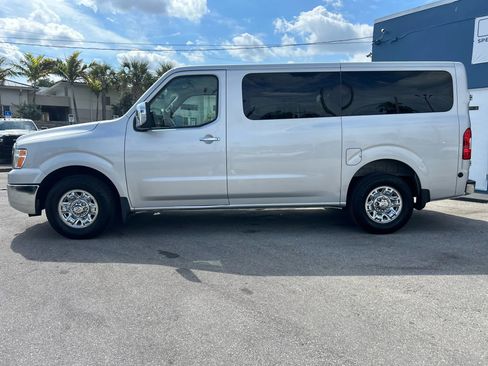 Used 2017 Nissan NV 3500 SL image 3