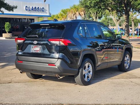 Used 2025 Toyota RAV4 LE AWD/4WD image 7