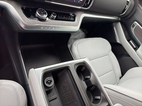 New 2025 Ford Expedition Platinum w/ Platinum Ultimate Package AWD/4WD image 32
