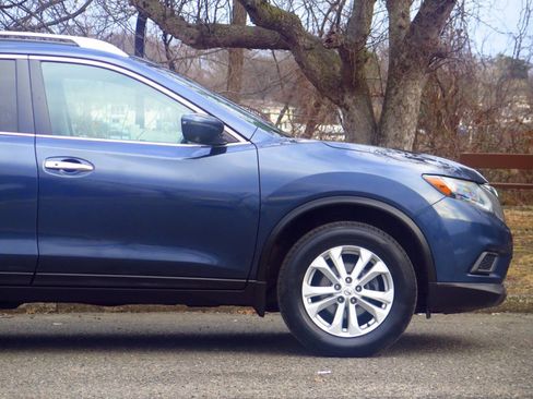 Used 2016 Nissan Rogue SV w/ SV Premium Package image 18