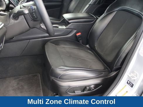 Used 2025 Jeep Grand Cherokee Altitude AWD/4WD image 11