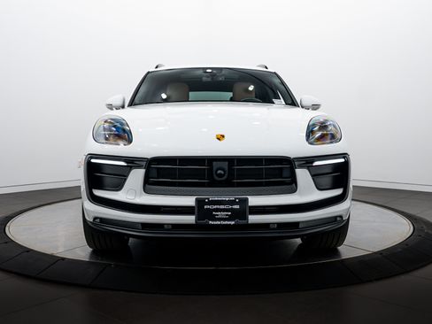 Certified 2023 Porsche Macan AWD/4WD image 10