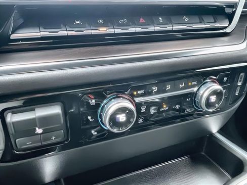 Certified 2022 GMC Sierra 1500 SLT w/ SLT Premium Package image 19