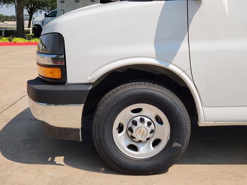 New 2025 Chevrolet Express 3500 w/ Power Convenience Package image 9
