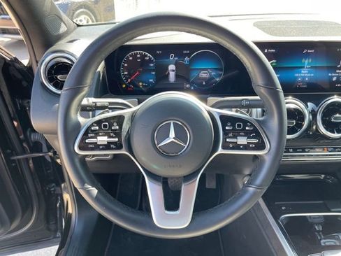 Used 2023 Mercedes-Benz GLB 250 4MATIC w/ Premium Package image 14