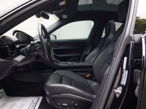 Used 2022 Porsche Taycan RWD image 13