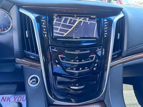 Used 2019 Cadillac Escalade Luxury RWD image 14