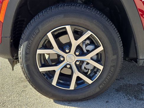 Used 2024 Jeep Grand Cherokee Limited w/ Luxury Tech Group II image 11