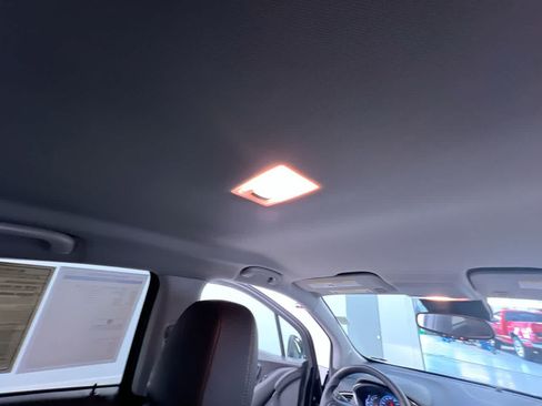 Used 2021 Chevrolet Trax LT FWD image 38