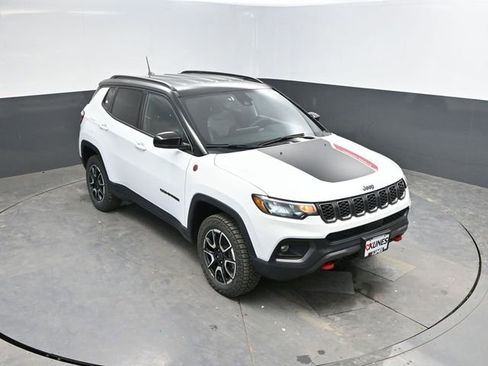 Used 2025 Jeep Compass Trailhawk image 38