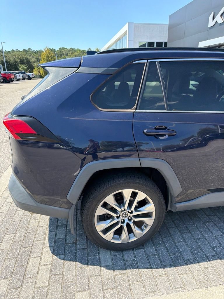 Used 2019 Toyota RAV4 XLE Premium FWD image 7
