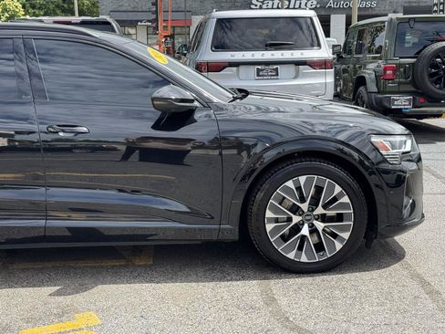 Used 2024 Audi Q8 e-tron Premium Plus w/ Premium Plus Package AWD/4WD image 11