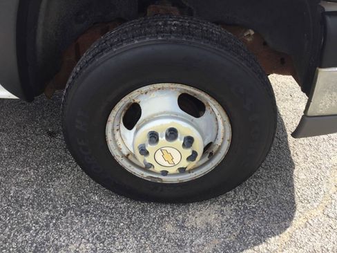 Used 2005 Chevrolet Silverado 3500 2WD Crew Cab image 10
