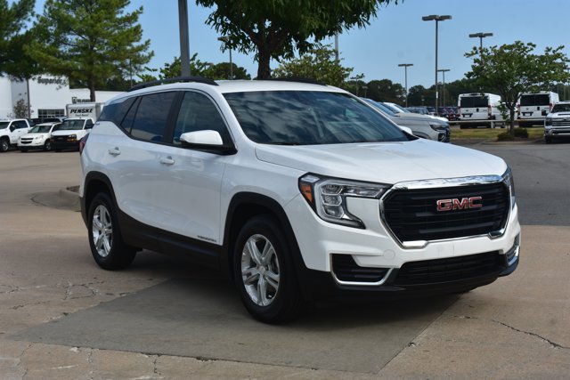 Used 2023 GMC Terrain SLE w/ Driver Convenience Package FWD image 3