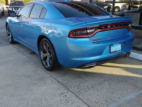 Used 2019 Dodge Charger SXT image 2