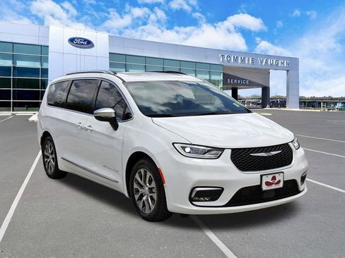 Used 2025 Chrysler Pacifica Pinnacle FWD image 6