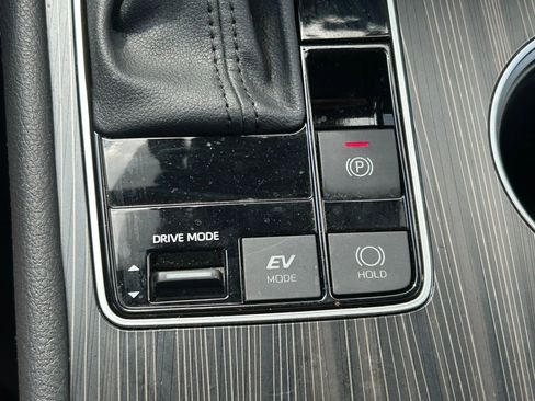 Used 2024 Toyota Sienna Platinum image 35