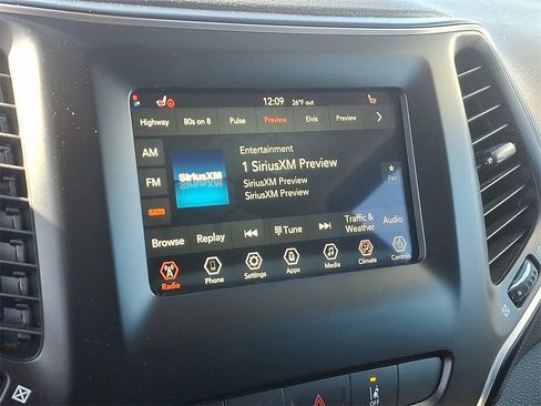 Used 2021 Jeep Cherokee Latitude Plus image 16