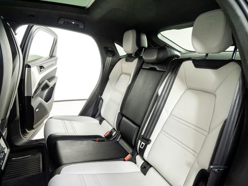 Certified 2025 Porsche Cayenne GTS AWD/4WD image 22