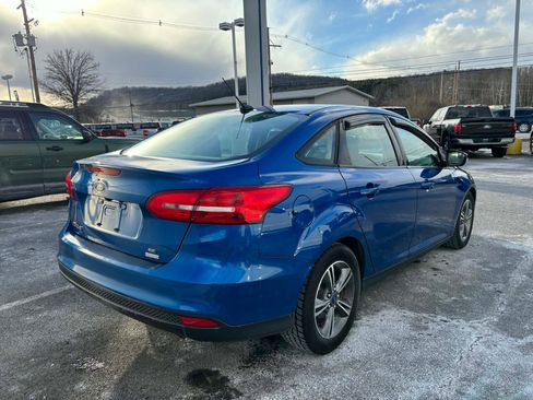 Used 2018 Ford Focus SE w/ SE Appearance Package image 3