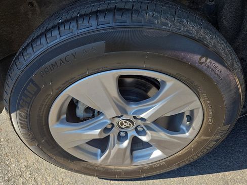 Used 2025 Toyota RAV4 XLE w/ Convenience Package image 10