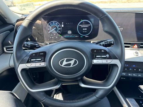 Used 2025 Hyundai Elantra Limited FWD image 20