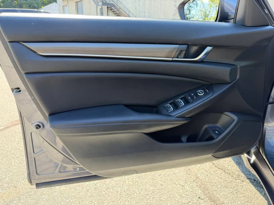Used 2018 Honda Accord LX image 12