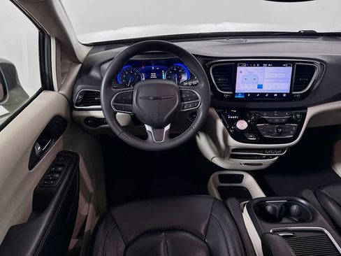 Used 2022 Chrysler Pacifica Touring-L FWD image 21